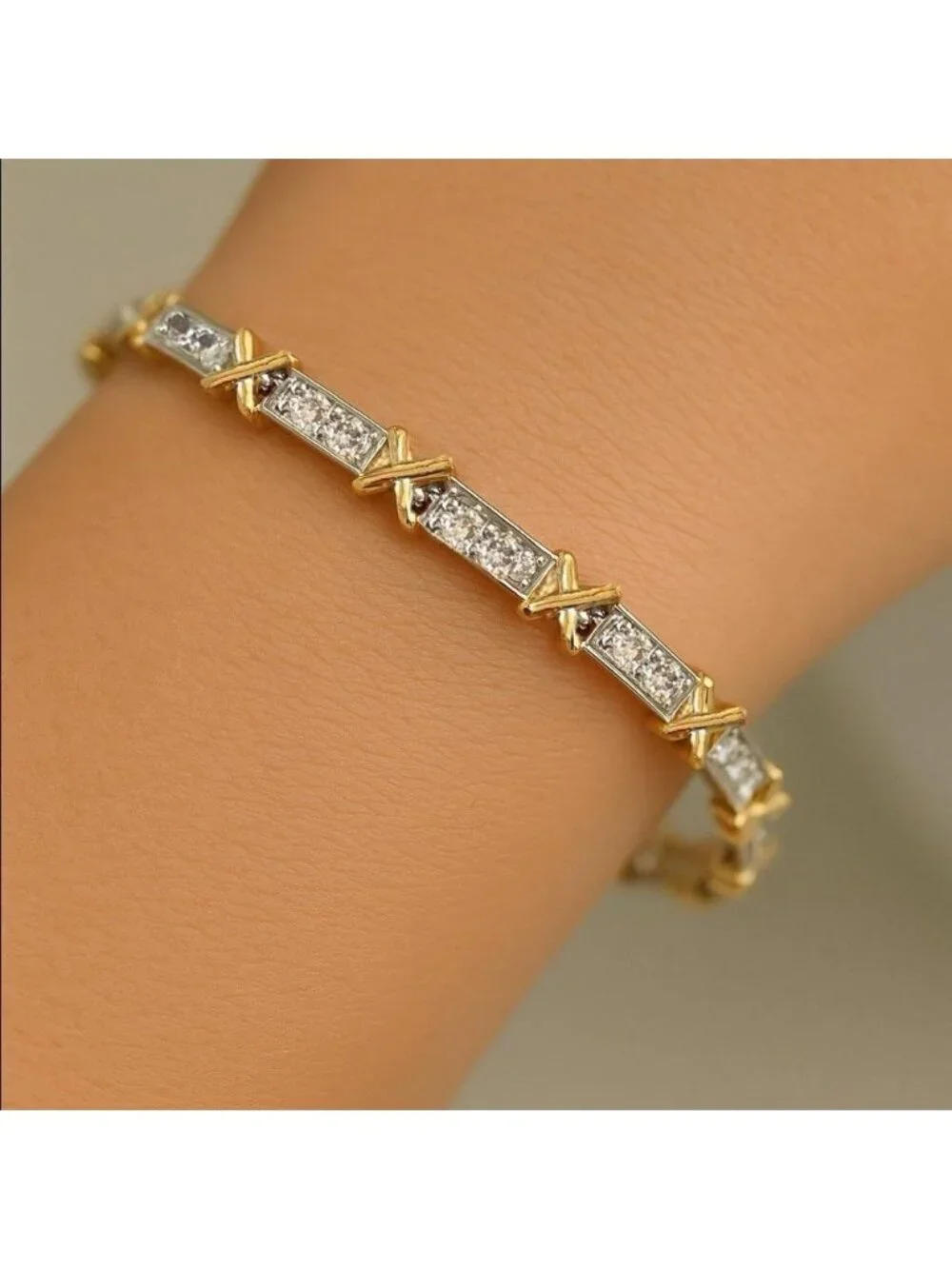 Gold and Silver Bracelet Q561
